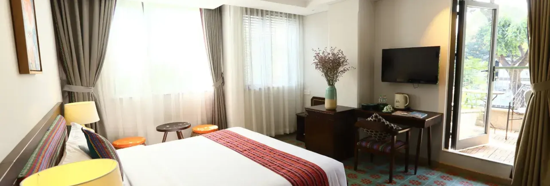 Suite with Garden View and Balcony