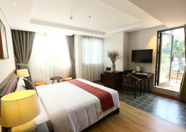 Suite with Garden View and Balcony