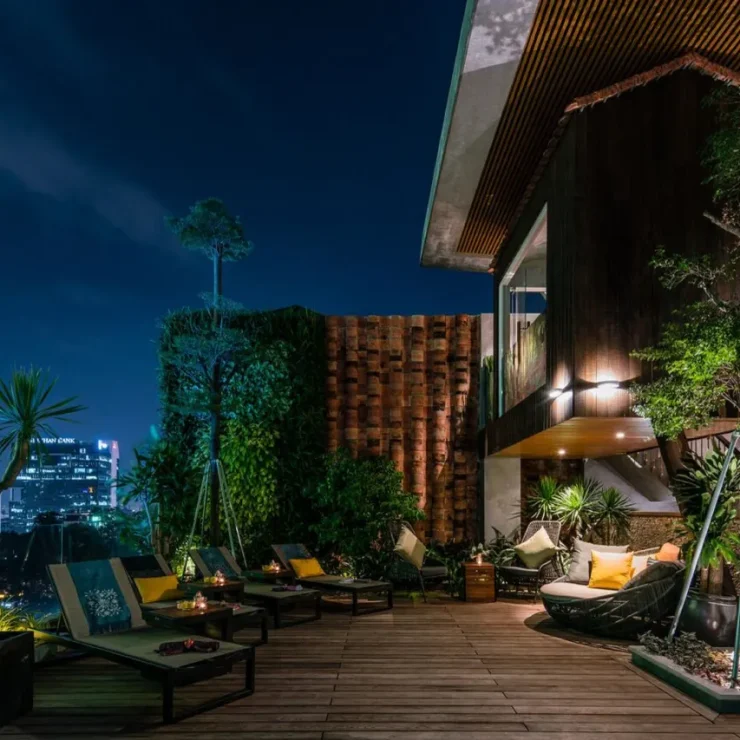 Hidden Gems & Local Secrets: Uncovering District 3 from Au Lac Legend Hotel