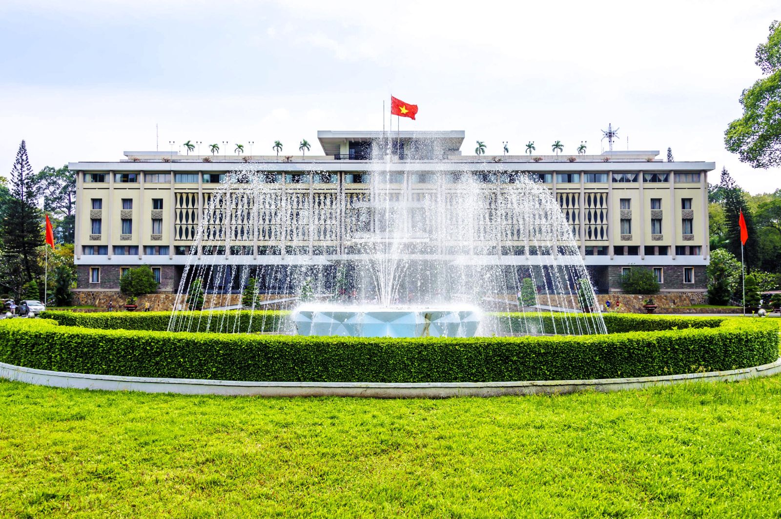 Walkable & Nearby Attractions: The Ultimate Sightseeing Guide from Au Lac Legend Hotel